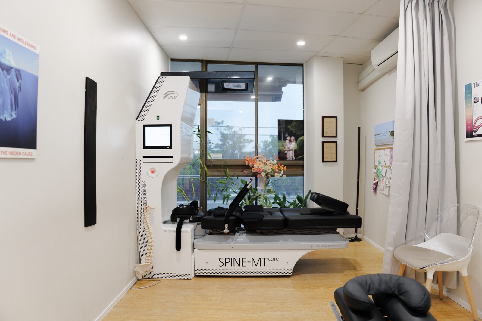 MT Core spinal decompression machine